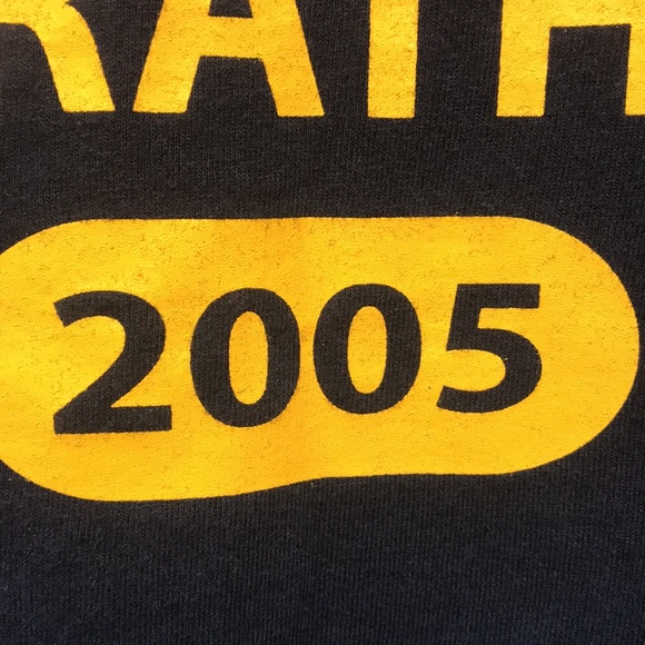 Gildan Men’s XL 2005 Boston Marathon 109th BAA Navy With Golden Yellow Graphics - Picture 5 of 9